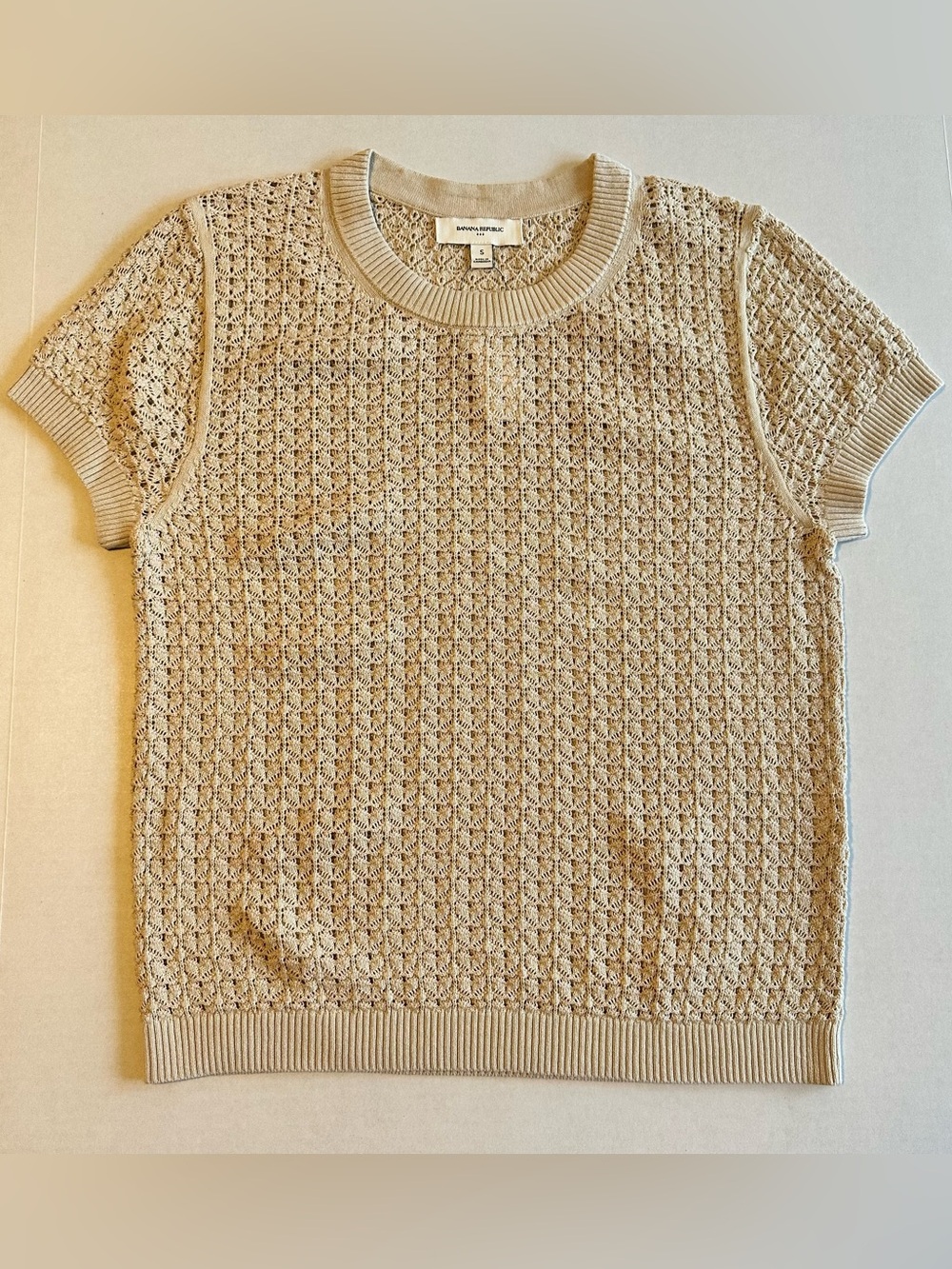 Banana Republic Women’s Beige Short-sleeved  Pointelle Sweater Size Small NWT